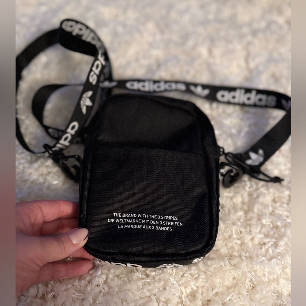 ADIDAS Unisex Originals Festival Crossbody Handbag - Black-White Like New - Picture 8 of 10